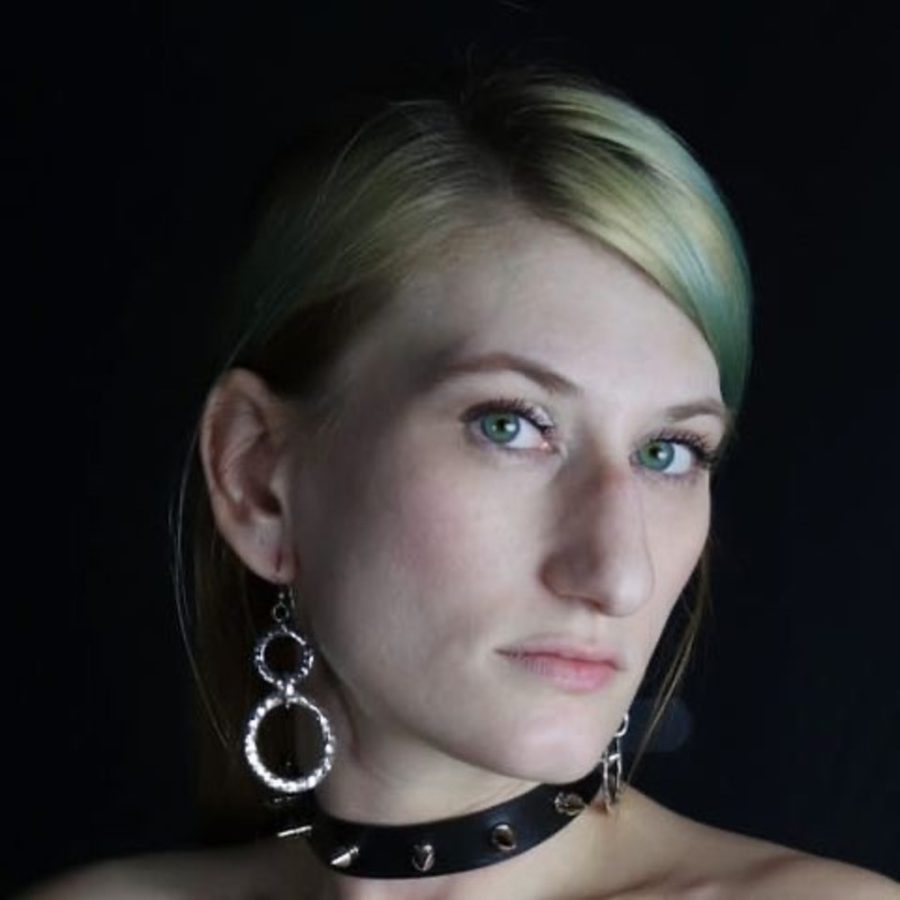Meet your Posher, Lina